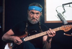 How Willie Nelson Got Banned From The Bahamas For Smuggling Weed… Two Days Before Famous White House Visit In 1977